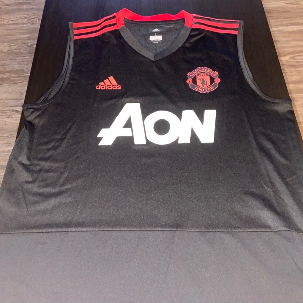 ADÍDAS 2018 Manchester United Training Tank Top; Men’s Large LIKE NEW
